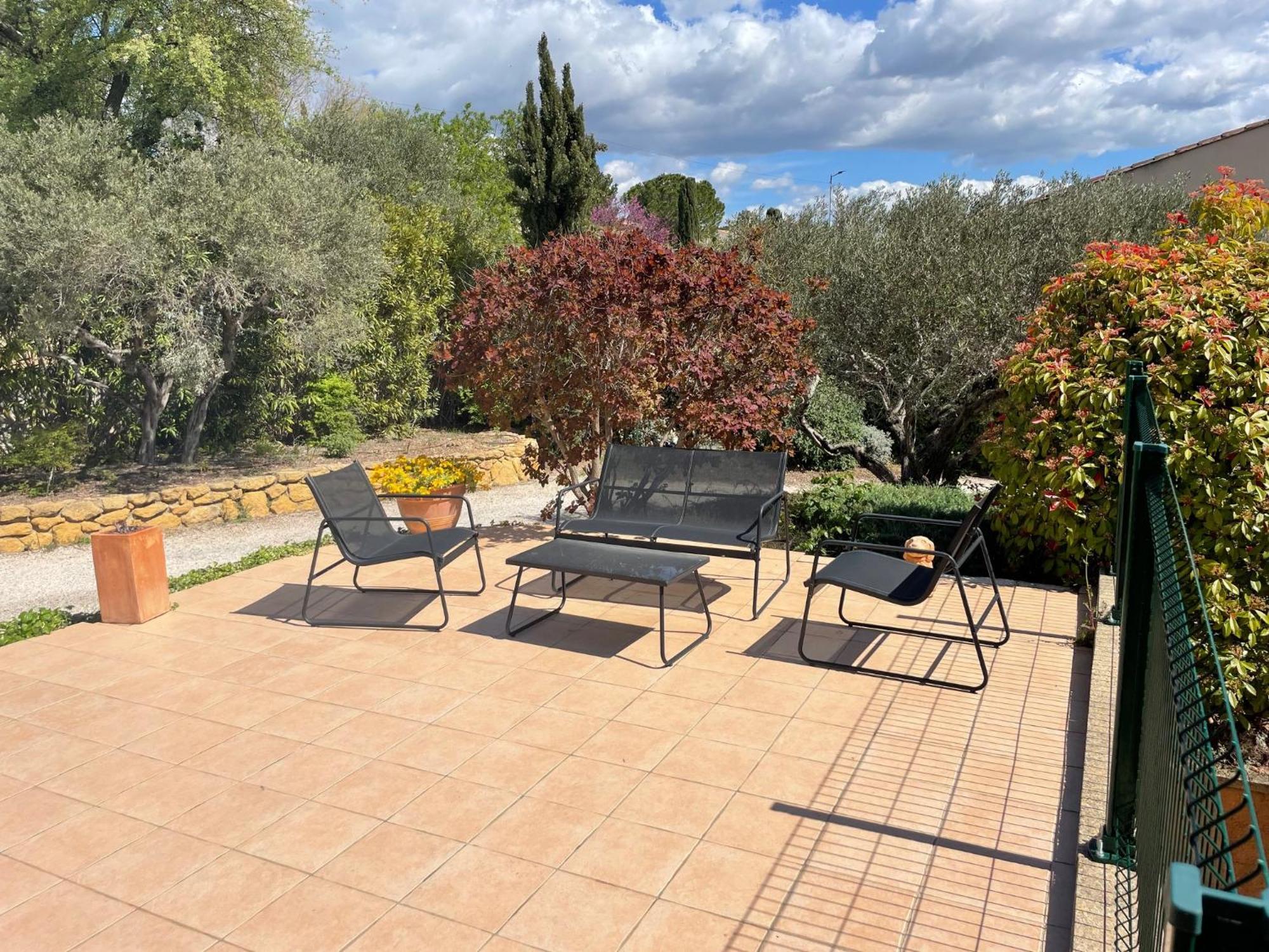 Studio Charmant Avec Terrasse Lancon Provence Bagian luar foto
